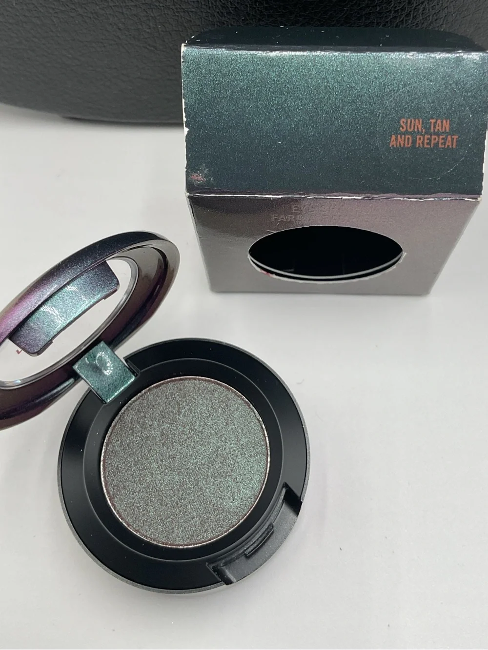 MAC Cosmetics Veluxe Pearl Eyeshadow in Sun, Tan, Repeat - BNIB LE Discontinued